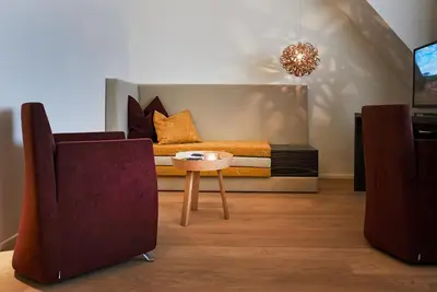 Ein Sitzbereich in der Unterkunft Weinhaus Henninger