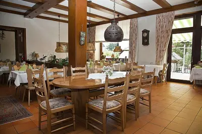 Ein Restaurant oder anderes Speiselokal in der Unterkunft Hotel & Restaurant Krone