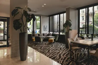 Ein Sitzbereich in der Unterkunft Leonardo Hotel Heidelberg City Center