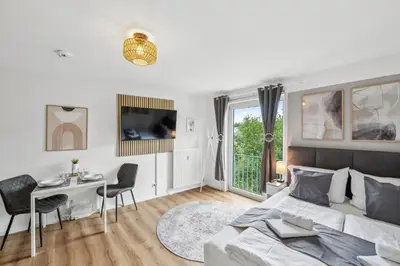 TV/Unterhaltungsangebot in der Unterkunft Go2Cozy - Study & Work Apartments - WIFI - Kitchen