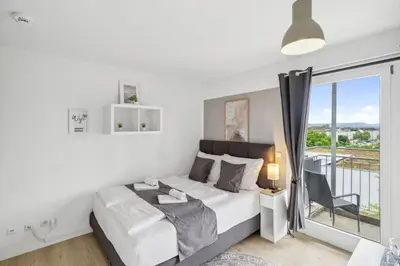 Ein Bett oder Betten in einem Zimmer der Unterkunft Go2Cozy - Study & Work Apartments - WIFI - Kitchen