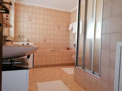 Ein Badezimmer in der Unterkunft FeWo mit Burgblick