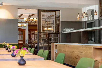 Ein Restaurant oder anderes Speiselokal in der Unterkunft Gasthof zur Krone