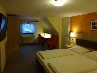 Ein Bett oder Betten in einem Zimmer der Unterkunft Gasthof Hotel Zum Ross
