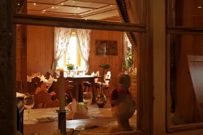Ein Restaurant oder anderes Speiselokal in der Unterkunft Hotel Restaurant Zeiskamer Mühle