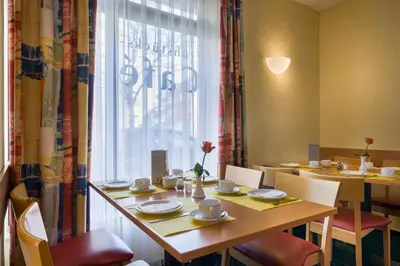 Ein Restaurant oder anderes Speiselokal in der Unterkunft acora Karlsruhe Zentrum Living the City - Apartments