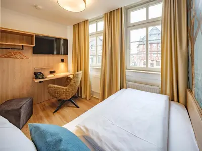 Ein Bett oder Betten in einem Zimmer der Unterkunft Hotel Restaurant Goldener Engel