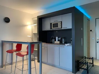 Küche/Küchenzeile in der Unterkunft Gemütliches Apartment by Rabe - Parkplatz, Smart-TV, Netflix