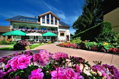 Ein Garten an der Unterkunft Wellness-Hotel Talblick