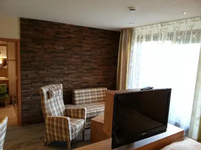 Ein Sitzbereich in der Unterkunft Wellness-Hotel Talblick