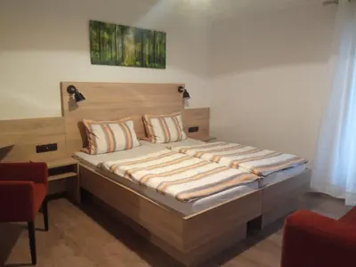 Ein Bett oder Betten in einem Zimmer der Unterkunft Gasthof Zum Löwen
