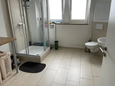 Ein Badezimmer in der Unterkunft Monteurwohnung - Pforzheim Nordstadt - L8