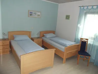 Ein Bett oder Betten in einem Zimmer der Unterkunft Pension und Weingut Hirschhof
