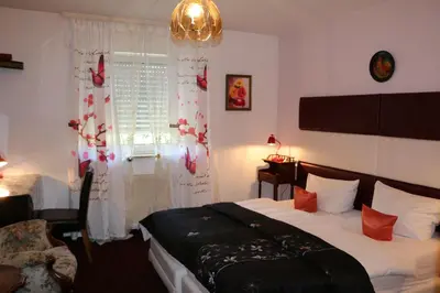 Ein Bett oder Betten in einem Zimmer der Unterkunft Hotel Attaché