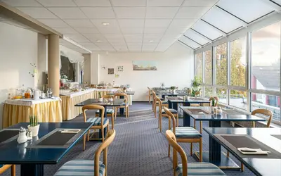 Ein Restaurant oder anderes Speiselokal in der Unterkunft Sunibel Inn