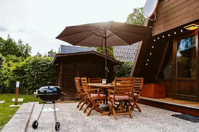 Das Gebäude in dem sich das Ferienhaus befindet