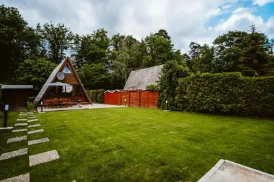 Ein Garten an der Unterkunft Nurdachhaus Marie im Nordschwarzwald