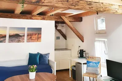 Ein Sitzbereich in der Unterkunft Zentral gelegenes Apartment mit WLAN