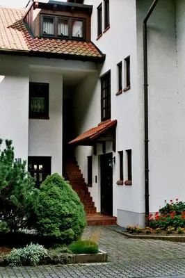 Das Gebäude in dem sich das Ferienhaus befindet