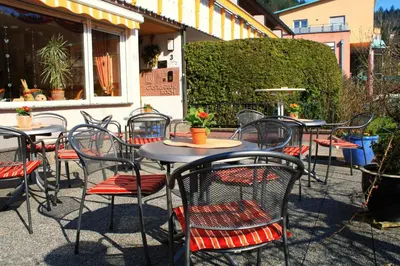 Ein Restaurant oder anderes Speiselokal in der Unterkunft Hotel Koch