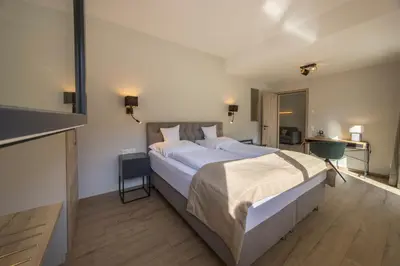 Ein Bett oder Betten in einem Zimmer der Unterkunft Die Krone am Fluss - Landhotel Sindringen