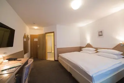 Ein Bett oder Betten in einem Zimmer der Unterkunft Hotel am Wasen