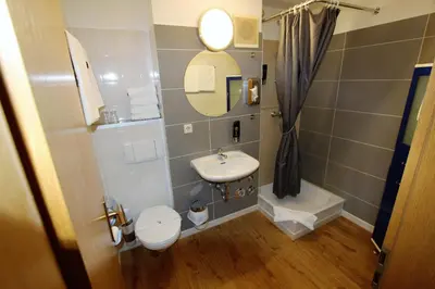 Ein Badezimmer in der Unterkunft Hotel Leo Mühlhausen