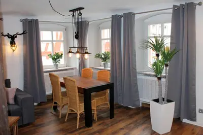 Ein Sitzbereich in der Unterkunft Appartement Schlossberg, Gasthaus Hirsch