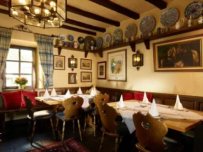 Ein Restaurant oder anderes Speiselokal in der Unterkunft Luxusapartment Burgschänke
