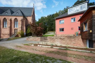 Das Gebäude in dem sich das Aparthotel befindet