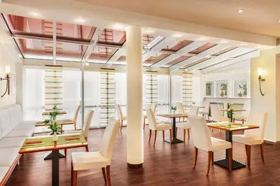 Ein Restaurant oder anderes Speiselokal in der Unterkunft Amedia Frankfurt Russelsheim Trademark Collection by Wyndham
