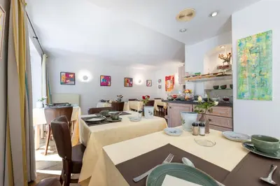 Ein Restaurant oder anderes Speiselokal in der Unterkunft Villa Benz Hotel garni