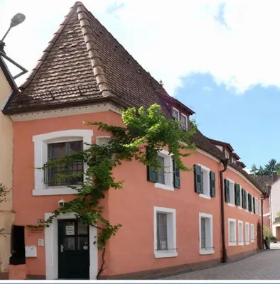 Das Gebäude in dem sich die Ferienwohnung befindet