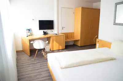 Ein Bett oder Betten in einem Zimmer der Unterkunft Cristall Hotel