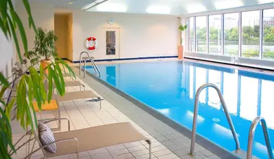 Der Swimmingpool an oder in der Nähe von Heidelberg Marriott Hotel