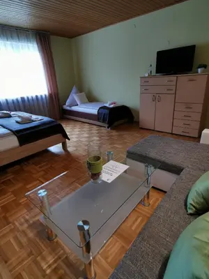 Ein Bett oder Betten in einem Zimmer der Unterkunft Hotel Mainperle