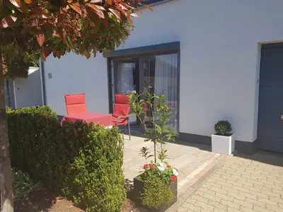 Ein Garten an der Unterkunft Gästezimmer-Apartment Heidi Hönl