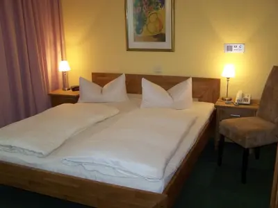 Ein Bett oder Betten in einem Zimmer der Unterkunft Hotel Am Stiftsberg