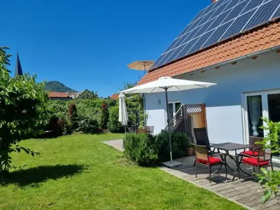 Ein Garten an der Unterkunft Ludwigshöhe EG