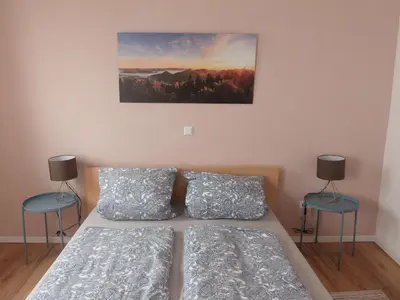Ein Bett oder Betten in einem Zimmer der Unterkunft Ferienwohnung Palatina Annweiler