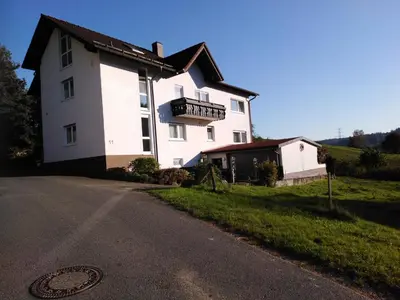Das Gebäude in dem sich die Ferienwohnung befindet