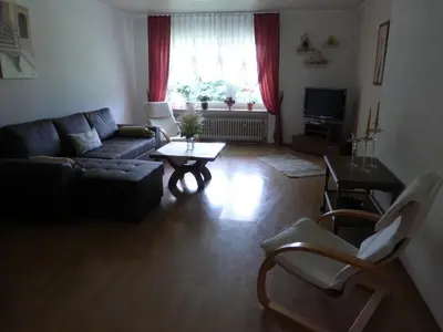 Ein Sitzbereich in der Unterkunft Ferienwohnung Am Lindenrain