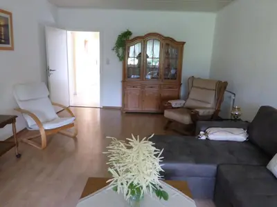 Ein Sitzbereich in der Unterkunft Ferienwohnung Am Lindenrain