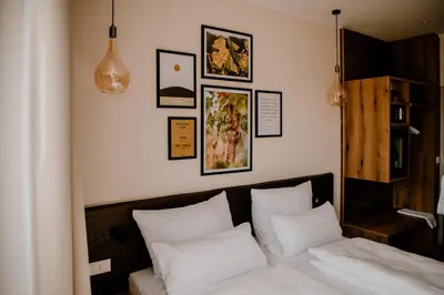 Ein Bett oder Betten in einem Zimmer der Unterkunft Weinzuhause Hotel-Restaurant-Vinothek