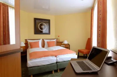Ein Bett oder Betten in einem Zimmer der Unterkunft Hotel Sperling mit E-Ladestation