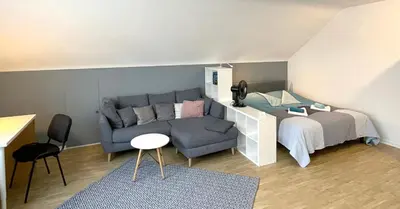Ein Sitzbereich in der Unterkunft Hell Modern Gemütlich Großes 1 Zimmer Apartment Ilvesheim