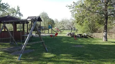 Ein Kinderspielbereich in der Unterkunft Untere Ferienwohnung Asshoff in Ahorn