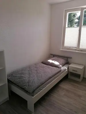 Ein Bett oder Betten in einem Zimmer der Unterkunft Ferienhaus Stein, TOP Monteurwohnung, 5 große Einzelzimmer, Doppelzimmer, Übernachtung bis 8 Personen möglich