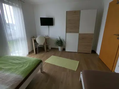 TV/Unterhaltungsangebot in der Unterkunft Moderne Ferienwohnung in Durmersheim 2 Zi, Nähe Rhein und Messe KA