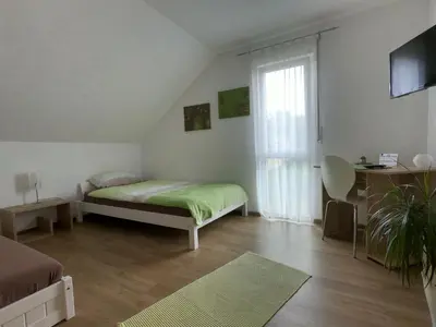 Ein Bett oder Betten in einem Zimmer der Unterkunft Moderne Ferienwohnung in Durmersheim 2 Zi, Nähe Rhein und Messe KA
